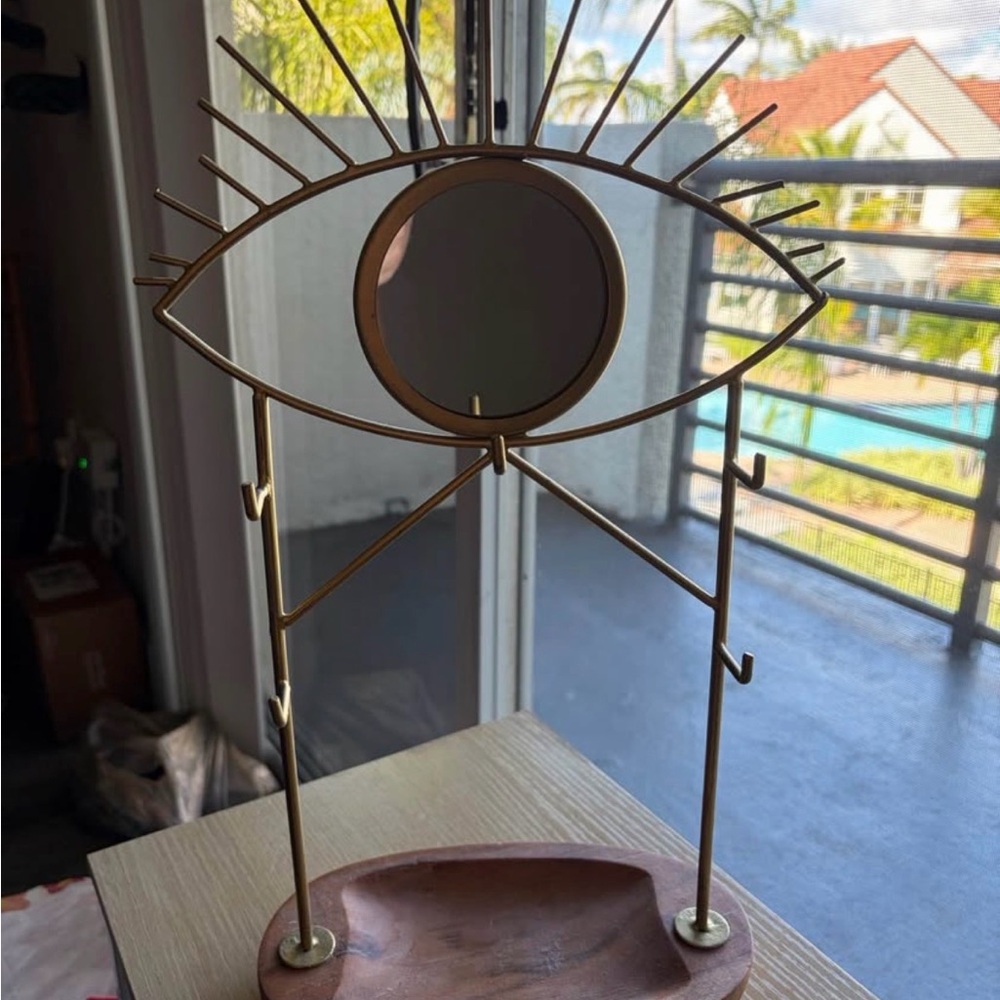 Gold Eye-Shaped Jewelry Holder